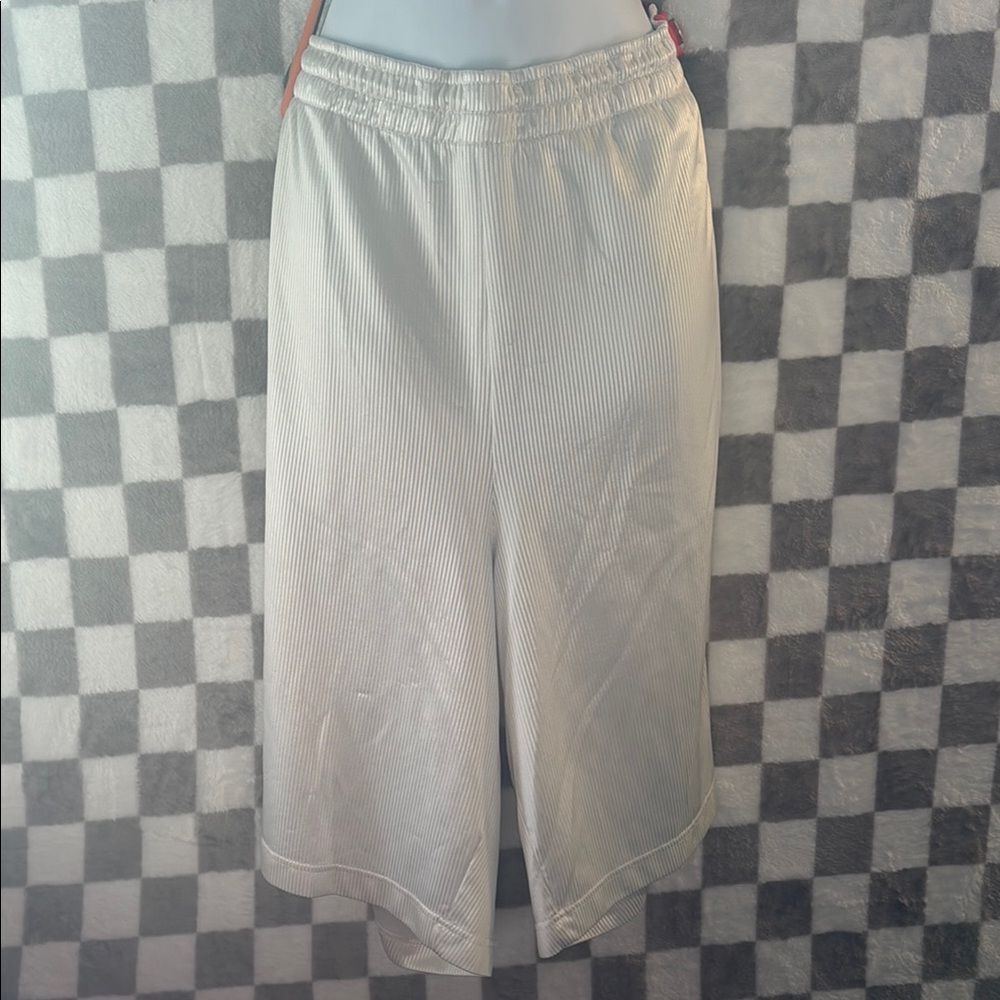 Nike Air Jordan Vintage Red Black And White Shorts Size XL/ Extra Large.
